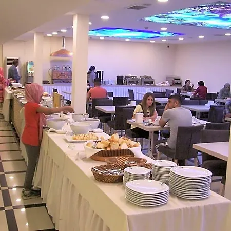 Kecik Restaurant فندق 3*